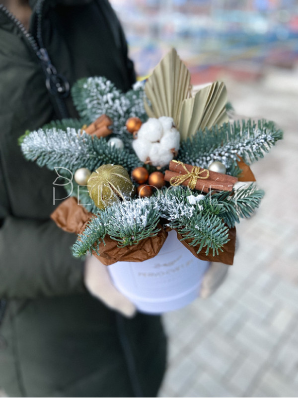 Новогодняя композиция в шляпной коробке #8