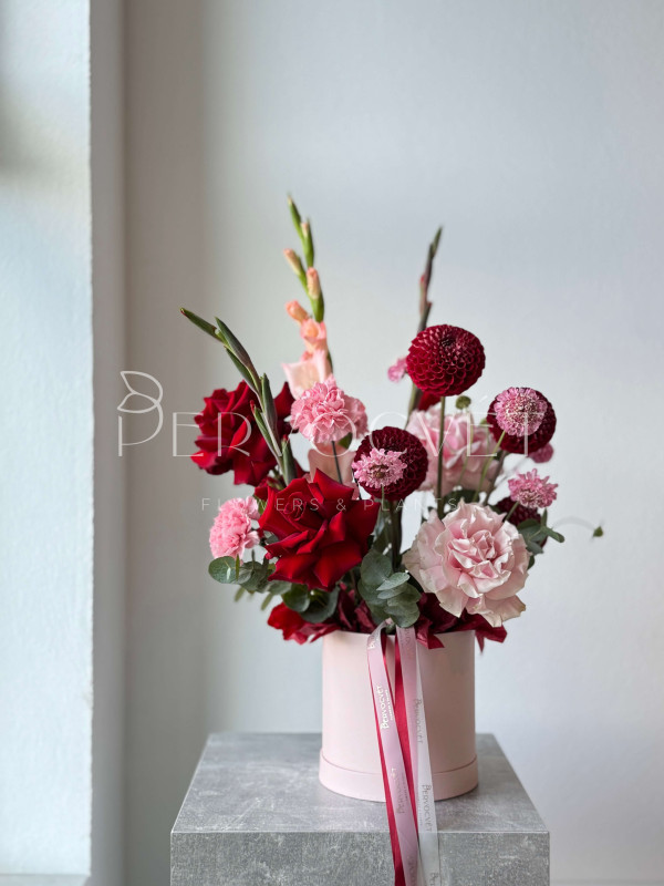 Композиция #113 в коробке с георгином