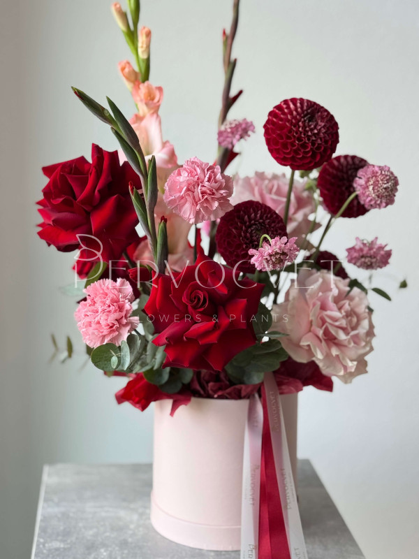 Композиция #113 в коробке с георгином