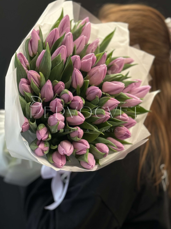 Букет XXL из 51 сиреневого тюльпана