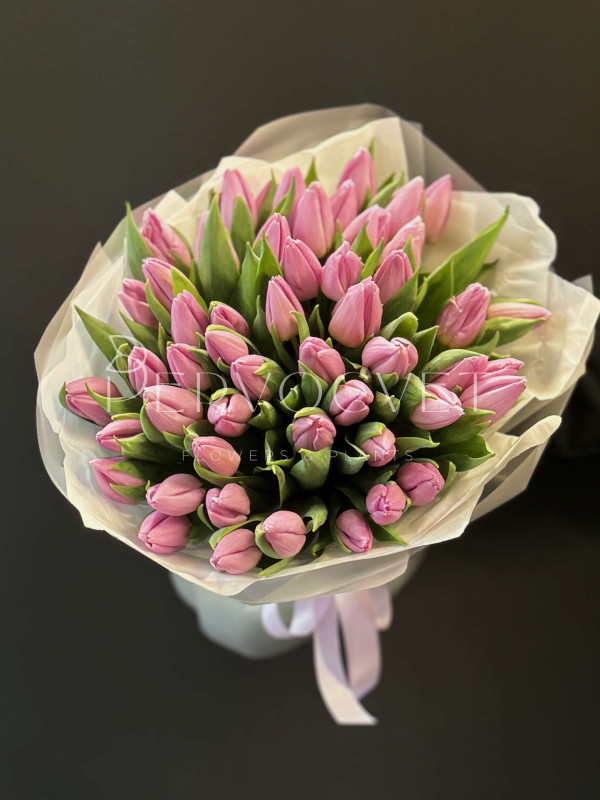 Букет XXL из 51 сиреневого тюльпана