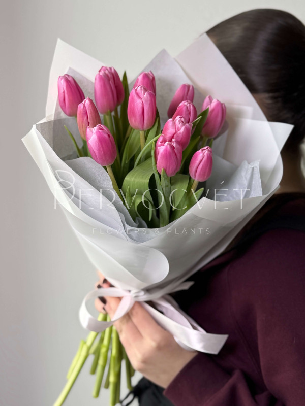 Букет #73 из малиновых тюльпанов