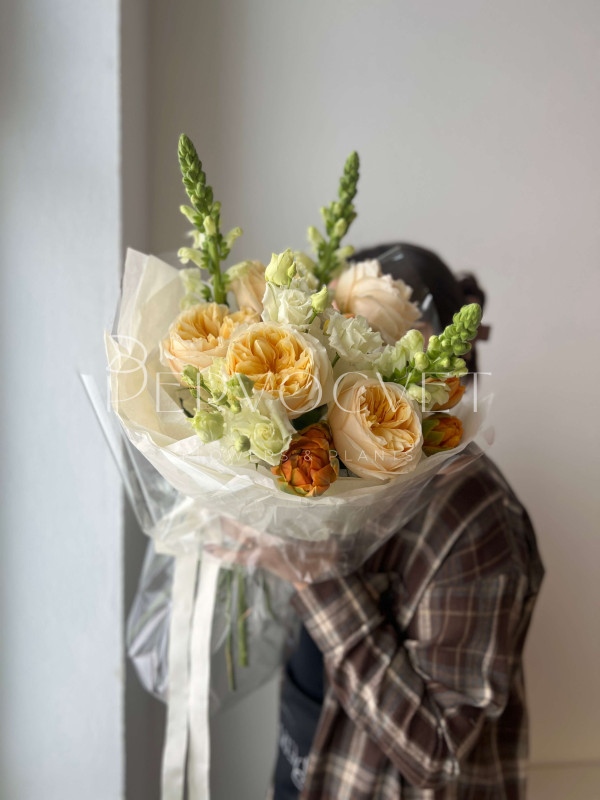 Букет #177 пионовидная роза и тюльпан