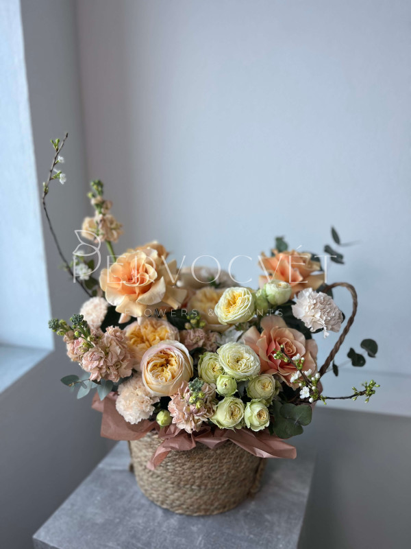 Композиция #65 с пионовидной розой и маттиолой