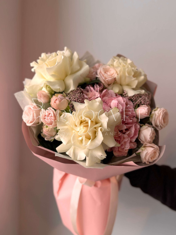 Букет #170 гортензия, французская и кустовые розы