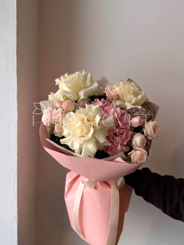 Букет #170 гортензия, французская и кустовые розы
