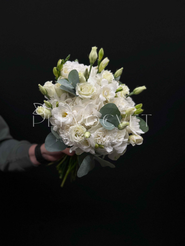 Букет невесты #48 гортензия, фрезия и эустома