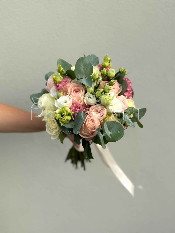 Букет невесты #45 из пионовидных роз и эустомы