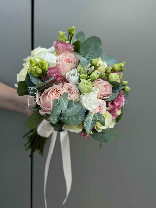 Букет невесты #45 из пионовидных роз и эустомы