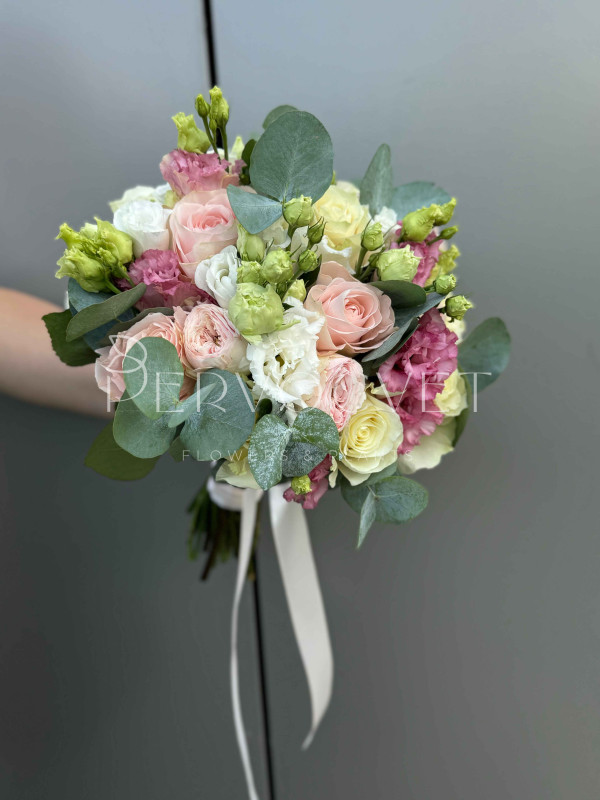 Букет невесты #45 из пионовидных роз и эустомы