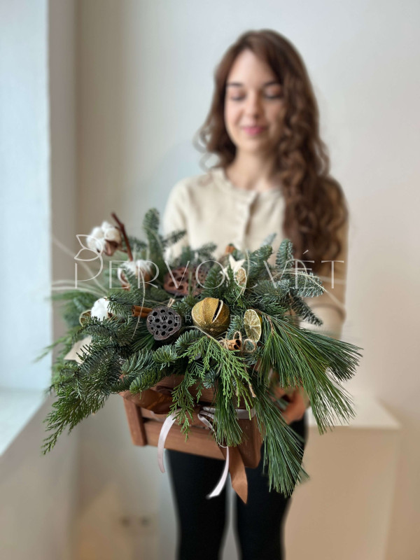 Новогодняя композиция #118 с декором из мандаринов и корицы