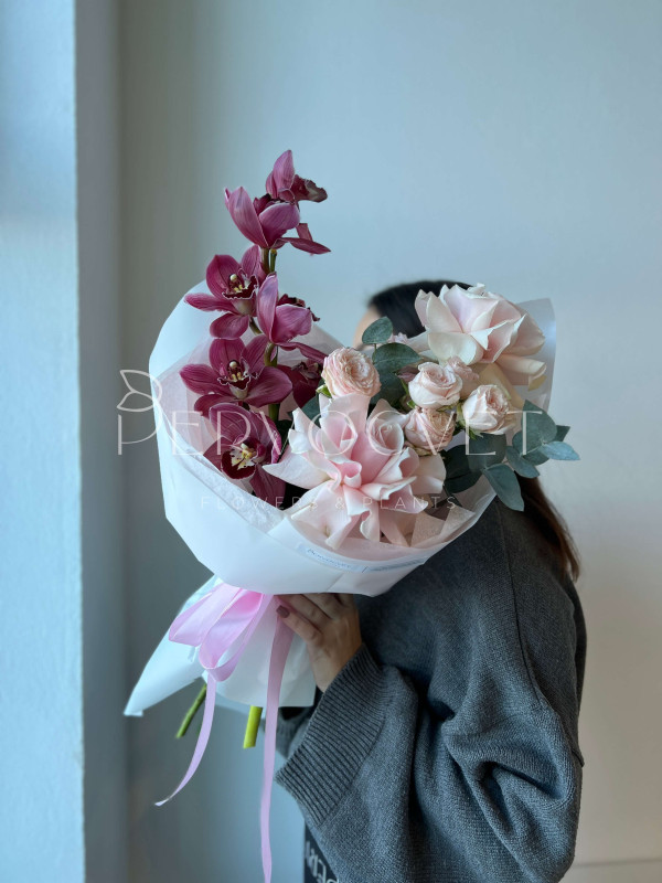 Букет #183 с орхидеей Цибидиум