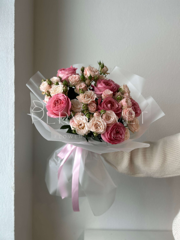 Букет #220 кустовая и пионовидная роза Экспрешн