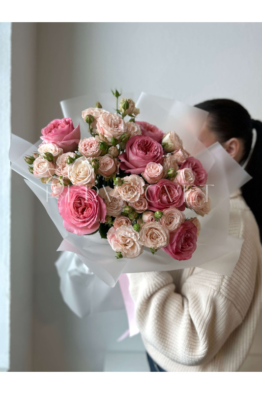 Букет #220 кустовая и пионовидная роза Экспрешн