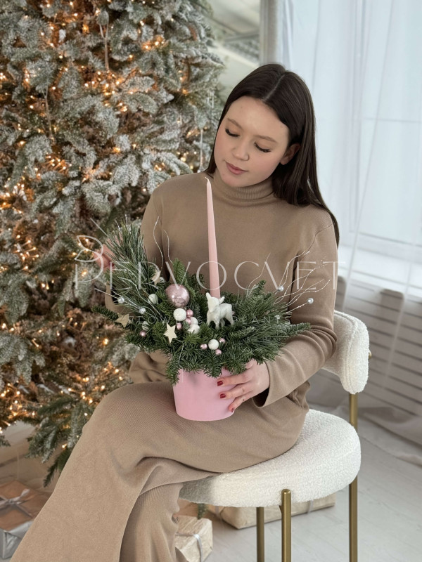 Новогодняя композиция в кашпо #49 с олененком