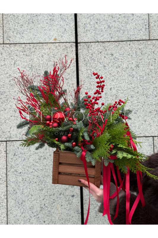 Новогодняя композиция в ящике #105 с красным декором