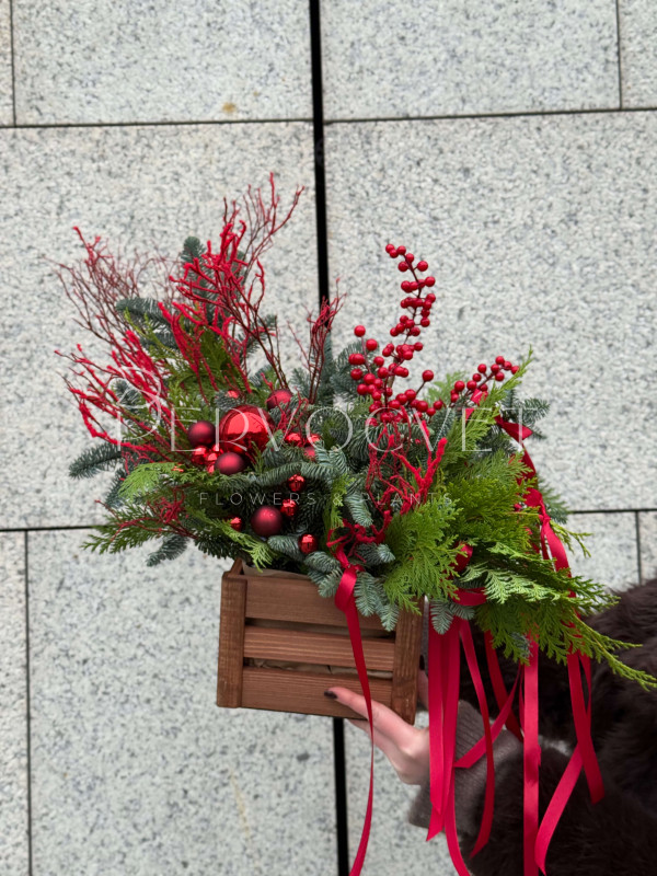 Новогодняя композиция в ящике #105 с красным декором