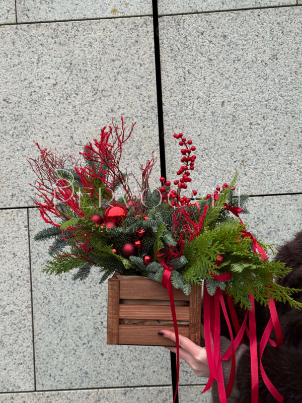 Новогодняя композиция в ящике #105 с красным декором