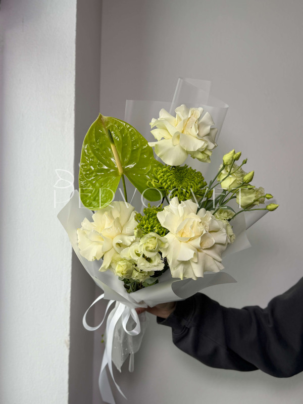 Садовый букет #29 французская роза и антуриум