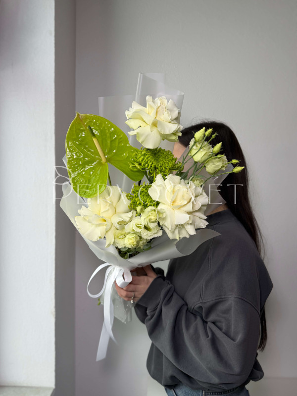 Садовый букет #29 французская роза и антуриум