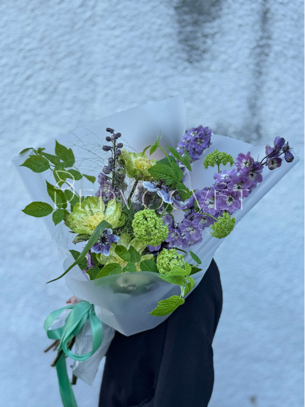 Садовый букет #29 дельфиниум и роза Вегги