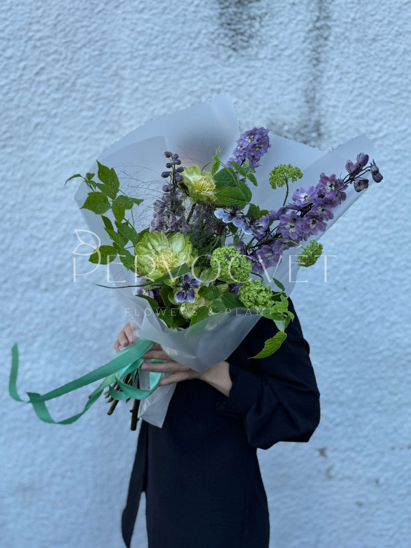 Садовый букет #29 дельфиниум и роза Вегги