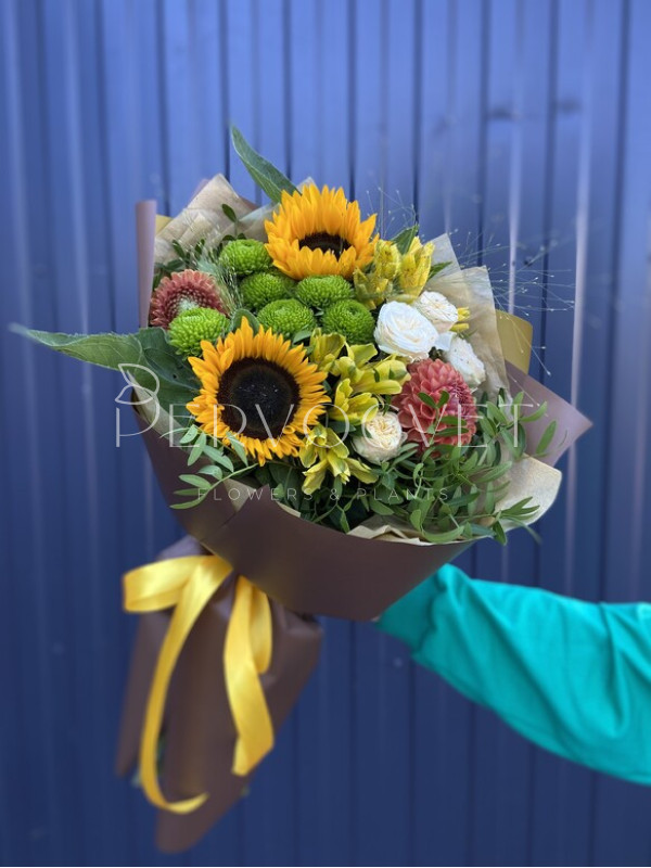 Букет #91 с подсолнухом